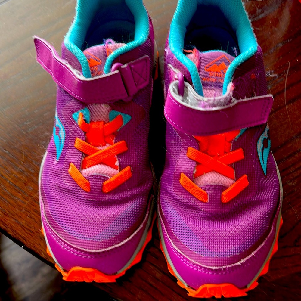 Saucony sneakers good condition